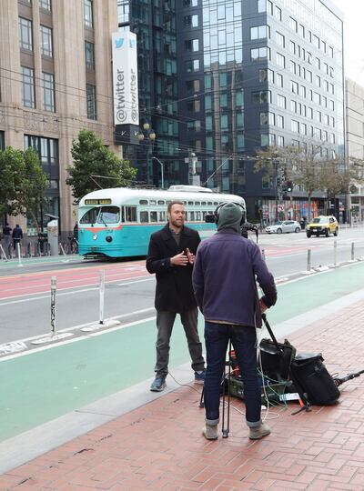 Una demanda federal presentada en el Tribunal de Distrito de EE. UU. en San Francisco alega que Twitter violó las leyes federales y estatales con respecto al período de aviso para despidos masivos.