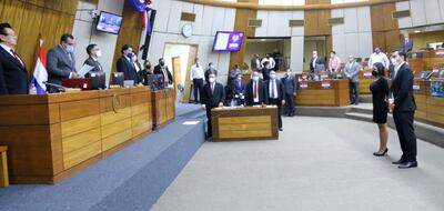 La diputada Jazmín Narváez (ANR, Añetete) y el diputado Juan Manuel Ayala (PLRA, efrainista) juran como suplentes del JEM.
