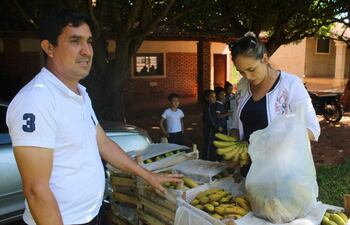 Entrega de merienda escolar en una de las instituciones educativas de San Pedro.