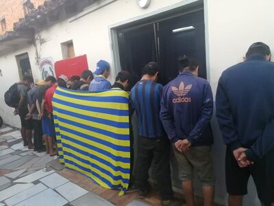Hinchas demorados del Sportivo Luqueño.