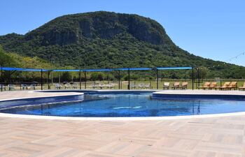 Desde la posada turística María Selva se puede apreciar el imponente Cerro Santo Tomás