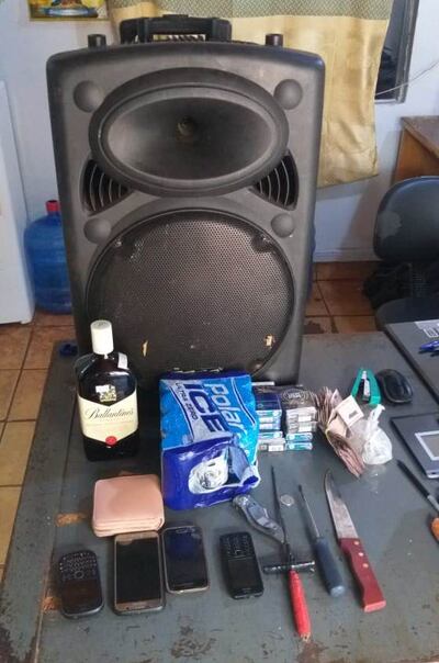 Los pertenencias ajenas que fueron recuperados del poder de los detenidos.