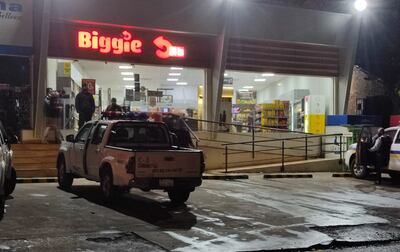 Fachada de la tienda de la cadena Biggie que fue asaltada este miércoles.