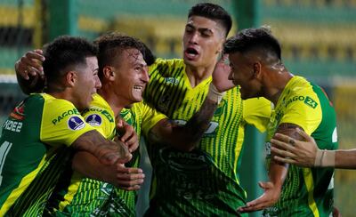 Braian Romero celebra con sus compañeros el gol del triunfo de Defensa y Justicia sobre Bahía.