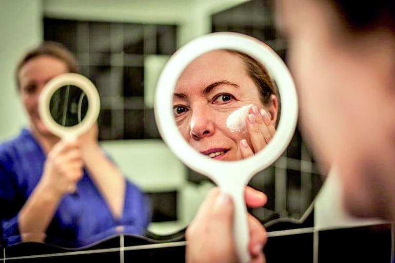 Una toxina botulínica debe ser inyectada al paciente en un ambiente seguro y esterilizado.