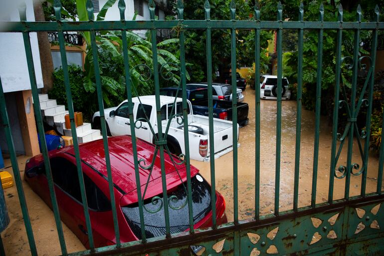 Un garaje inundado en Puerto Príncipe, Haití.