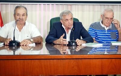 Luis Villasanti (c), titular de ARP, lideró la conferencia ayer.