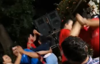 Captura de pantalla del video en donde se ve aglomeración de personas y cero respeto a las medidas sanitarias.
