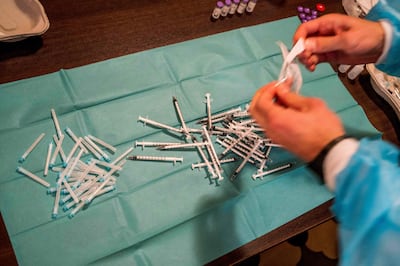 Stöcker se proponía administrar una vacuna desarrollada por él mismo, no autorizada, informa el diario sensacionalista “Bild” sobre la operación policial, que se desarrolló durante el fin de semana.