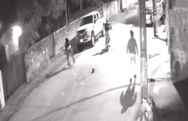 Un hombre defendió a su mamá de "motochorros" el sábado pasado.