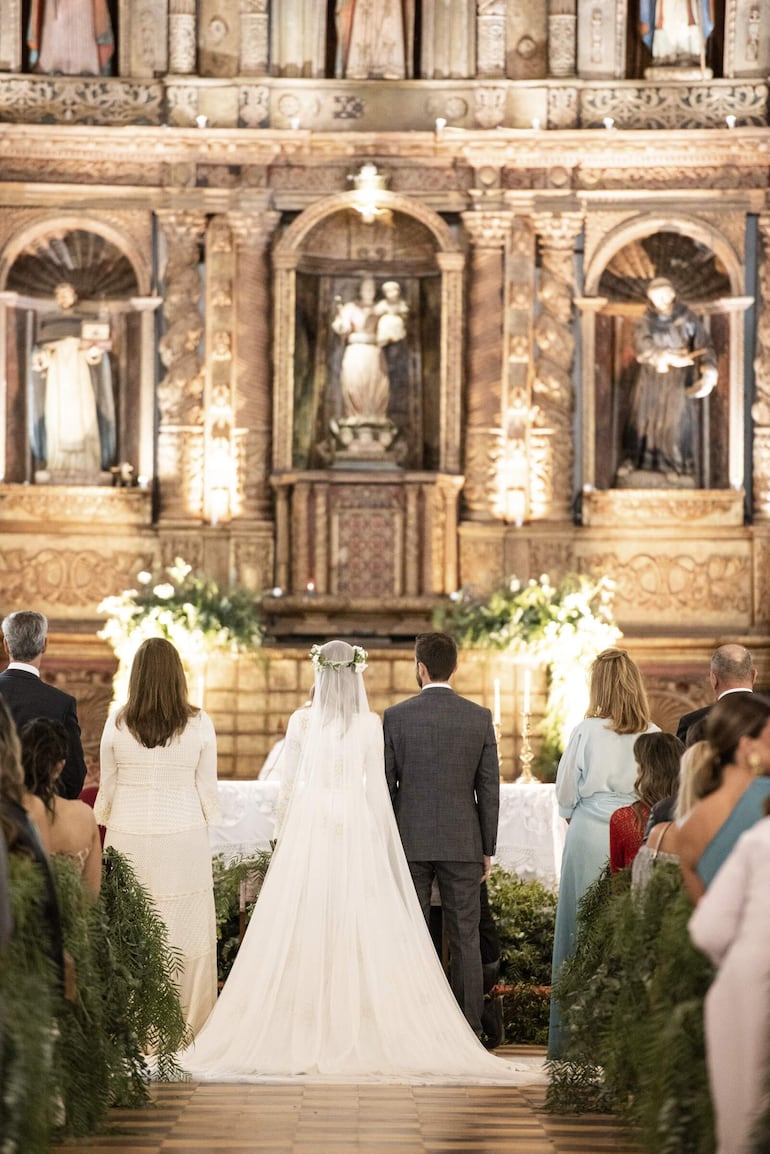 En la iglesia San Pablo de Caazapá fue la boda de Paulina e Iván.