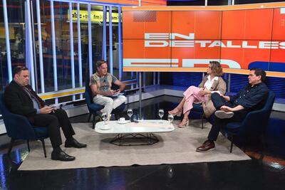 Lea Giménez y Mario Varela (primero a la izquierda) en los estudios de ABC TV.