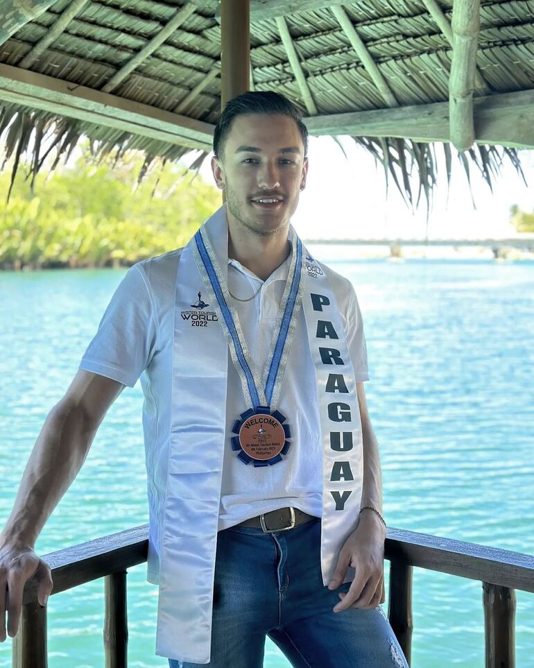 El paraguayo Kevin Ashmore posando en Filipinas. (Instagram/Kevin Ashmore)