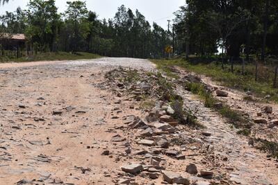 La vía de 7,4 Kilómetros que une Nueva Colombia con Emboscada se encuentra destruida en varios tramos.