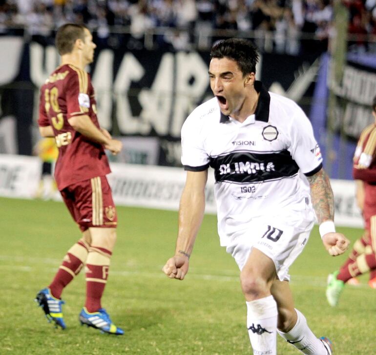 Salgueiro en la celebración de uno de los goles que le hizo al Fluminense.