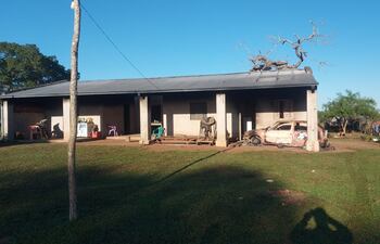 Los desconocidos quemaron un vehículo viejo, colchones y otros enseres.