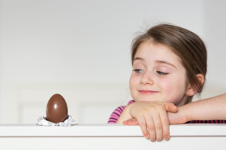 En cuanto a los niños y los “huevos de pascuas” o chocolates, evitemos que consuman azúcar en exceso para evitar complicaciones gastrointestinales, alergias, etc.