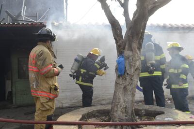 Incendio en parte de una vivienda ubicada en Asunción, sobre Gral. Santos y Acá Verá.