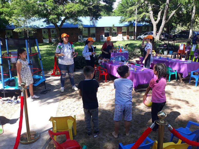 En la recepción se preparó un lugar especial para los niños y niñas, en especial para las mujeres que fueron acompañadas de sus hijos.