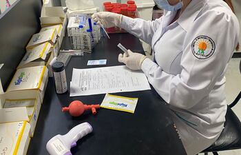 El Centro Nacional de Control de Adicciones presentó optimización de su laboratorio de análisis