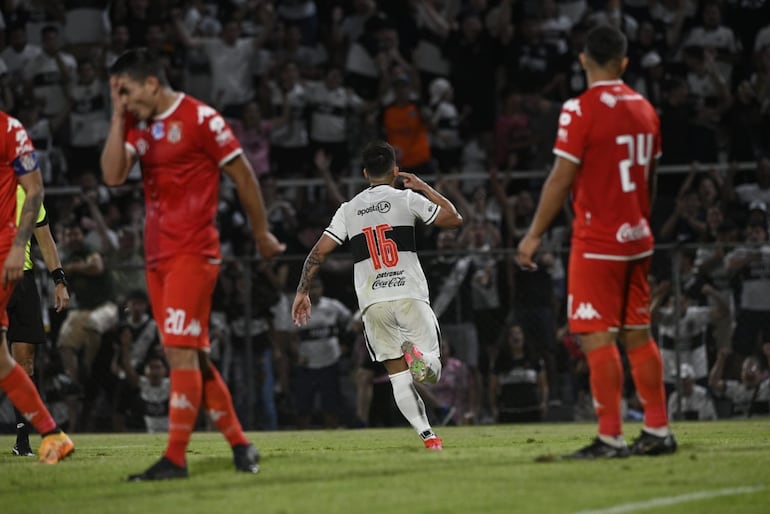 Guillermo Paiva marcó un golazo en la victoria de Olimpia sobre General Caballero JLM.