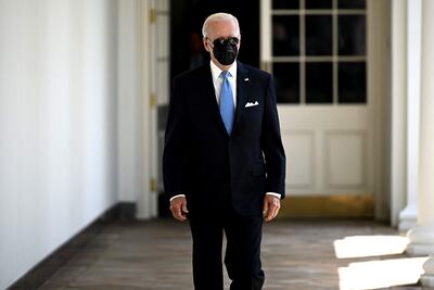 El presidente de Estados Unidos, Joe Biden, llega al Jardín de las Rosas de la Casa Blanca. (AFP)