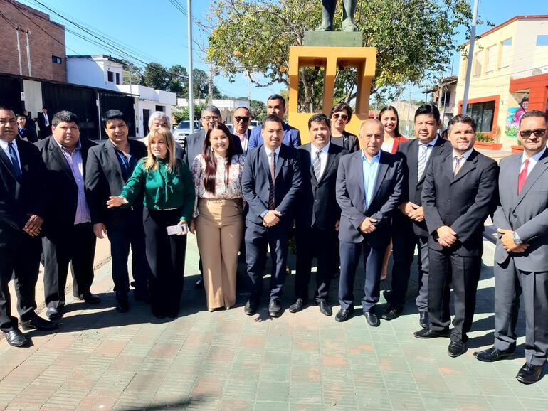 Autoridades locales, departamentales y varios intendentes de la provincia del Chaco y de Formosa Argentina, participaron del acto en homenaje a la ciudad de Pilar.