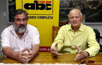 Hernando “Nenito” Fernández (d) en una imagen de archivo en una visita realizada a la redacción de ABC previo a un viaje a Rusia.