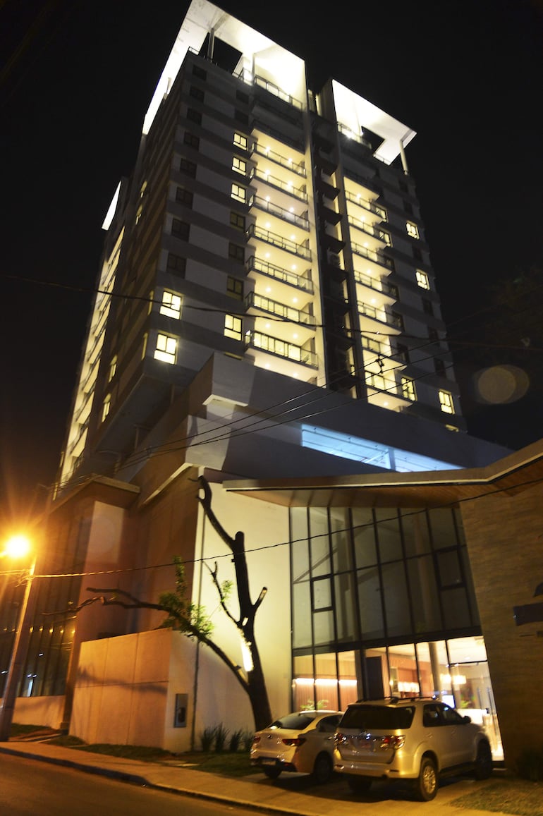 Primera torre del Boulevard Plaza Pinedo de 15 pisos.