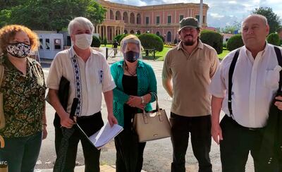 Miembros de la campaña Itaipú 2023 Causa Nacional entregaron la nota en el Palacio de Gobierno.