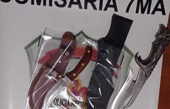 Armas Blancas incautadas del poder del detenido Ricardo Recalde Sanabria.