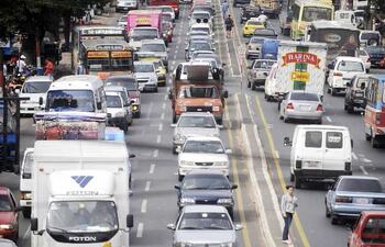 La encuesta del INE busca determinar cuales son los medios más utilizados por los ciudadanos para movilizarse en Asunción.