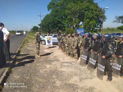 Refuerzo policial en el puesto de control de Vista Alegre.