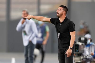 El entrenador de Olimpia, Julio César Cáceres, en el partido contra César Vallejo por la Fase 1 de la Copa Libertadores en Lima.