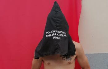 El detenido llevaba consigo siete paquetes de presunta marihuana lista para su distribución