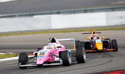 Joshua Duerksen (29), que partió en la primera carrera desde la quinta plaza, tuvo un incidente y quedó 15, pero volvió a pista y remontó hasta la novena posición.