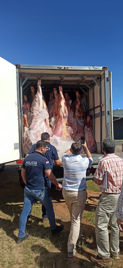 Fueron incautadas más de 15 toneladas de carne de contrabando.