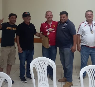 Los ganadores del torneo Grand Slam 2022, Sindulfo Domínguez, César García, Porfirio Martínez y Víctor Garcete, reciben sus medallas doradas.