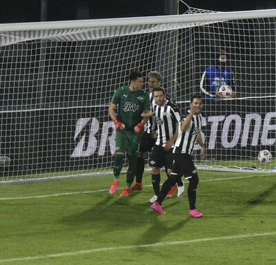 Celebración de los gumarelos después del penal que paró Martín Silva