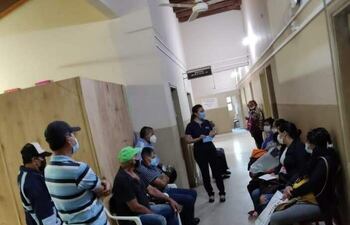 Varias personas no pudieron hacerse el hisopado porque terminó el test rápido en Quiindy.