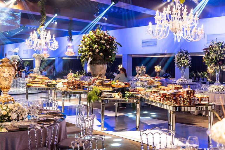 El buffet internacional preparo el Yacht y el antipasti la Casa Pederzani. 