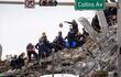 Miembros de los equipos de rescate trabajan entre los escombros del edificio Champlain Towers South en Surfside, Florida.