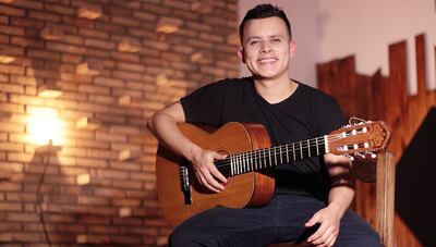 A un mes de haber lanzado su tema, Nano García cosecha oyentes en las plataformas digitales.