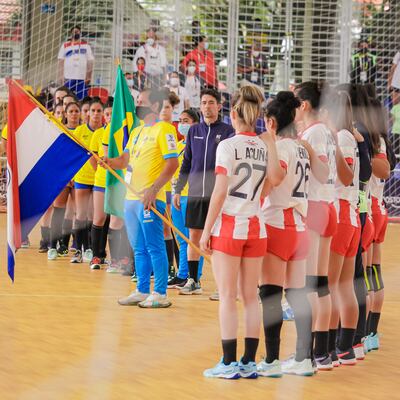Previa del juego entre Paraguay y Brasil en hándbol femenino. (Foto COP)