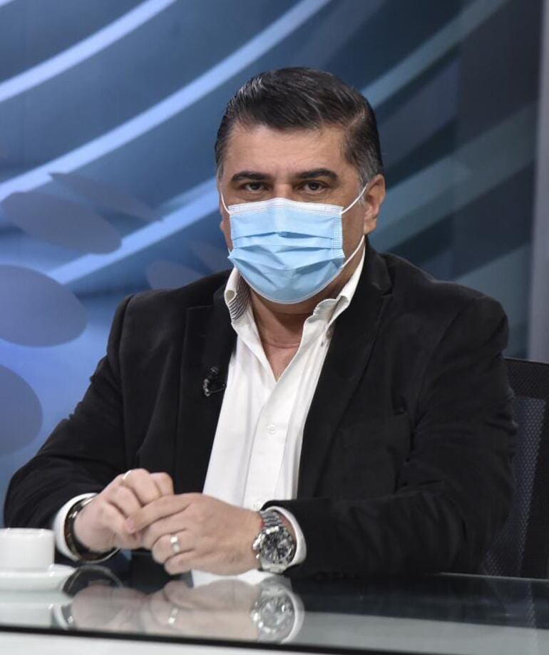 Dr. Julio Borba, ministro de Salud.