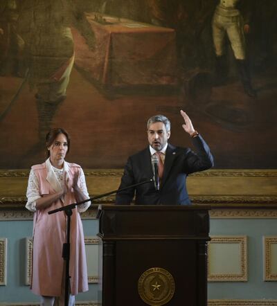 Los rostros adustos de Silvana López Moreira y Mario Abdo Benítez sugieren que pasaron la noche en vela.
