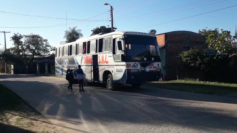 Unidad del transporte pùblico que llega a Fuerte Olimpo.