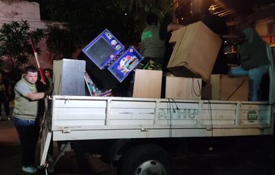Momento del operativo de incautación de tragamonedas en el Mercado 4.