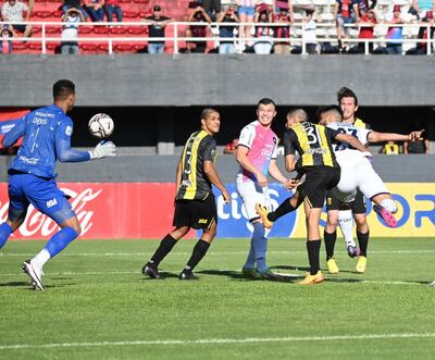Guaraní y Cerro Porteño juegan en Ciudad del Este