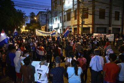Un importante número de manifestantes no permiten que las protestas decaiga, ya a seis días de su inicio.